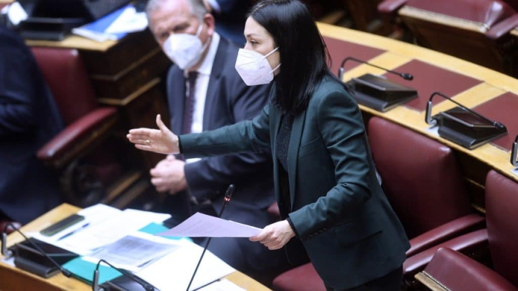 Ισοπέδωσε τον Σκουρλέτη η Νάντια Γιαννακοπούλου