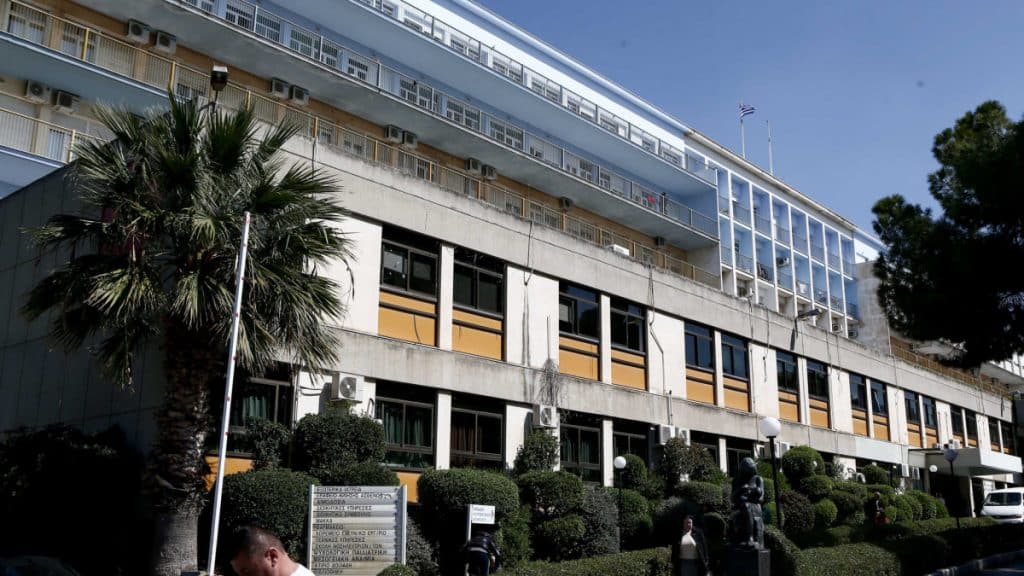 Κορωνοϊός: Με πνευμονική εμβολή 11χρονος από τη Λέσβο- Μεταφέρθηκε με C130 στο Νοσοκομείο Παίδων