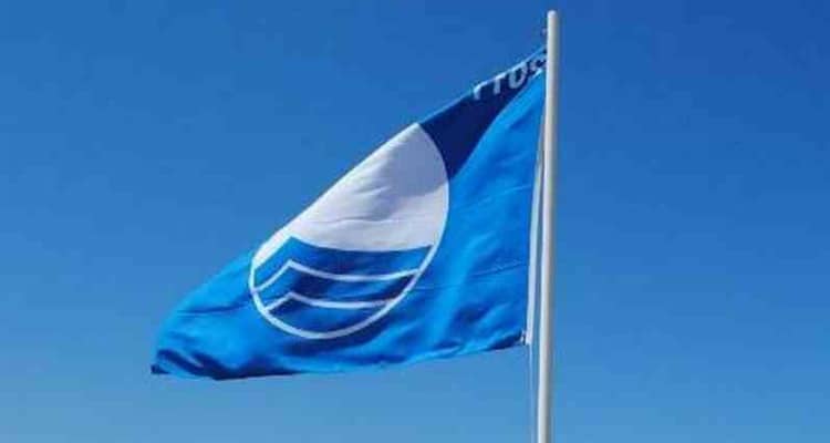 Σε Γλύφα , Λοκρίδα και Καμένα Βούρλα οι φετινές γαλάζιες σημαίες Σε Γλύφα , Λοκρίδα και Καμένα Βούρλα οι φετινές γαλάζιες σημαίες