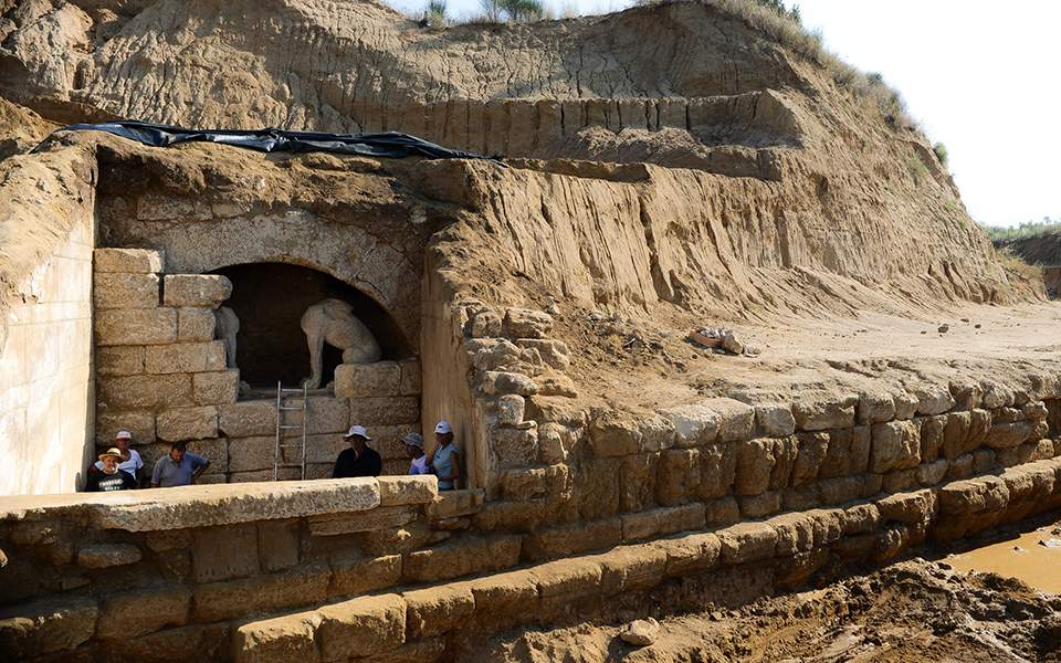 Tύμβος Καστά: Το ακριβό μυστικό που έκρυβε ο τάφος της Αμφίπολης Tύμβος Καστά: Το ακριβό μυστικό που έκρυβε ο τάφος της Αμφίπολης