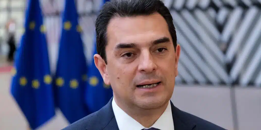 Σκρέκας: Ο ΣΥΡΙΖΑ υποχρέωσε τη ΔΕΗ να πουλάει ενέργεια κάτω του κόστους, σε αυτούς που τώρα αποκαλεί «καρτέλ» Σκρέκας: Ο ΣΥΡΙΖΑ υποχρέωσε τη ΔΕΗ να πουλάει ενέργεια κάτω του κόστους, σε αυτούς που τώρα αποκαλεί «καρτέλ»