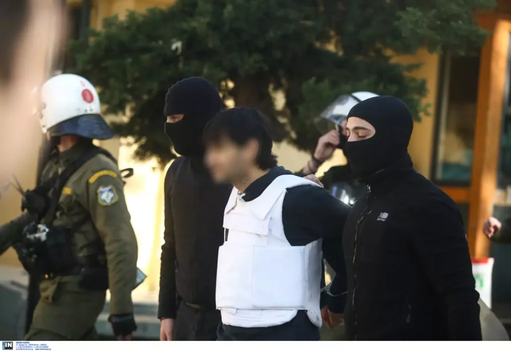 Λαμία: Στο νοσοκομείο ο «τοξοβόλος του Συντάγματος» λόγω απεργίας πείνας Λαμία: Στο νοσοκομείο ο «τοξοβόλος του Συντάγματος» λόγω απεργίας πείνας