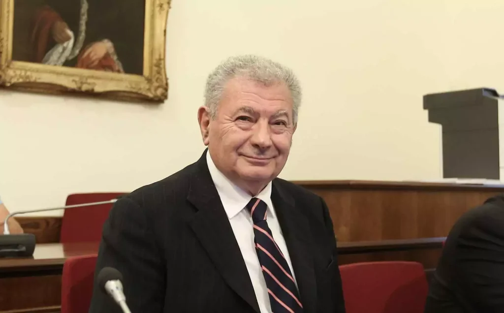 «Ο Σήφης Βαλυράκης πιθανότατα πέθανε πριν πέσει στο νερό» λέει ο δικηγόρος της οικογένειας «Ο Σήφης Βαλυράκης πιθανότατα πέθανε πριν πέσει στο νερό» λέει ο δικηγόρος της οικογένειας