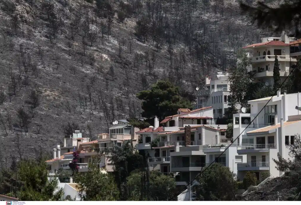 Φωτιά σε Βούλα και Βάρη: «Δεν υπήρξε ολιγωρία – Ανοιχτά τα ενδεχόμενα για εμπρησμό»
