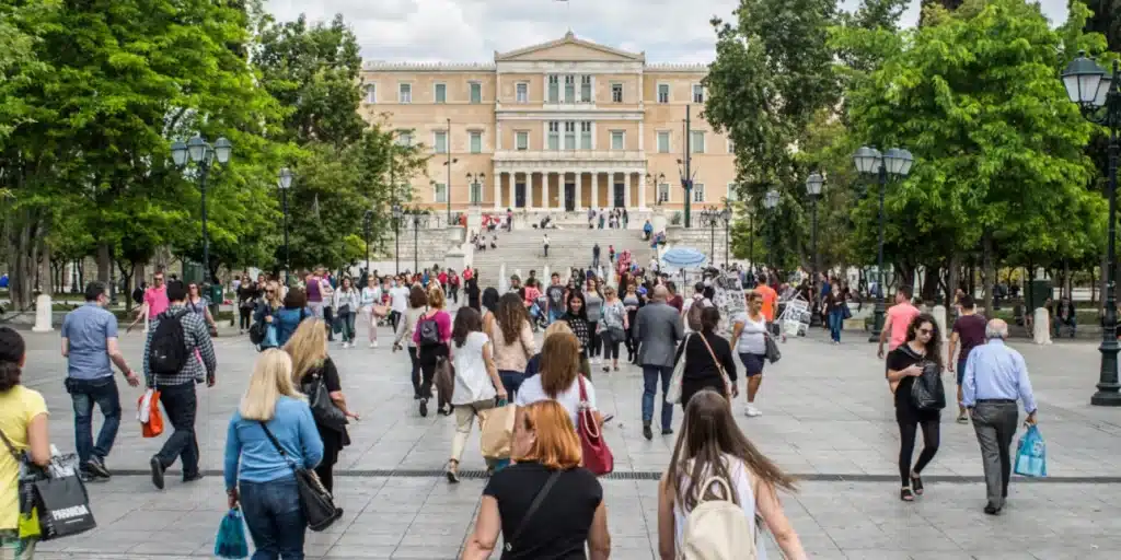 Μελέτη: Σε δημογραφικό αδιέξοδο η Ελλάδα -Γερνάει ο πληθυσμός, κατάρρευση των γεννήσεων