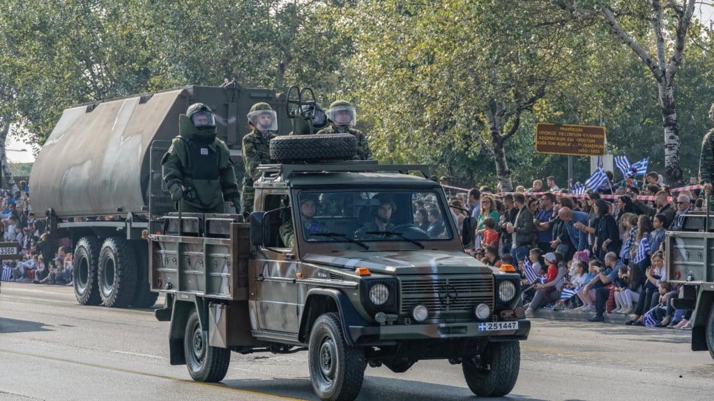 «Τέλος» οι καναδέζες και τα Στάγιερ του Ελληνικού Στρατού – Με ποια μοντέλα θα αντικατασταθούν