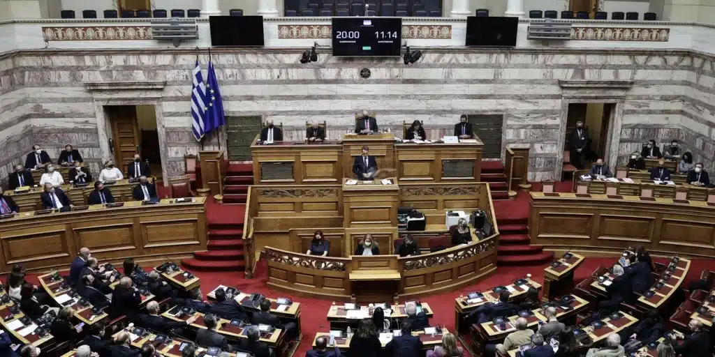 Στις 11:00 η μάχη στη Βουλή για τις παρακολουθήσεις -Αντεπίθεση και απαντήσεις από Μητσοτάκη, εκλογές θα ζητήσει ο Τσίπρας