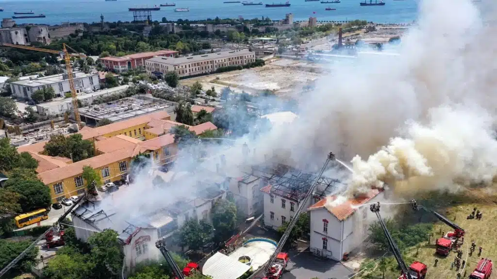 Φωτιά στο ελληνικό νοσοκομείο στην Κωνσταντινούπολη: Δώσαμε μάχη να σώσουμε τους ανθρώπους, λέει ο διευθυντής