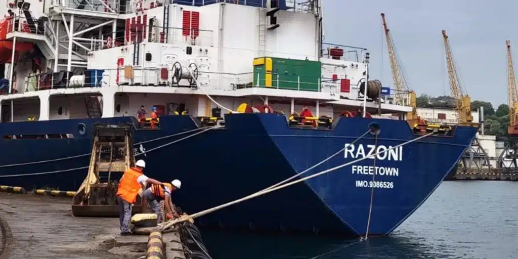 Απέπλευσε από το λιμάνι της Οδησσού το πρώτο πλοίο γεμάτο ουκρανικά σιτηρά