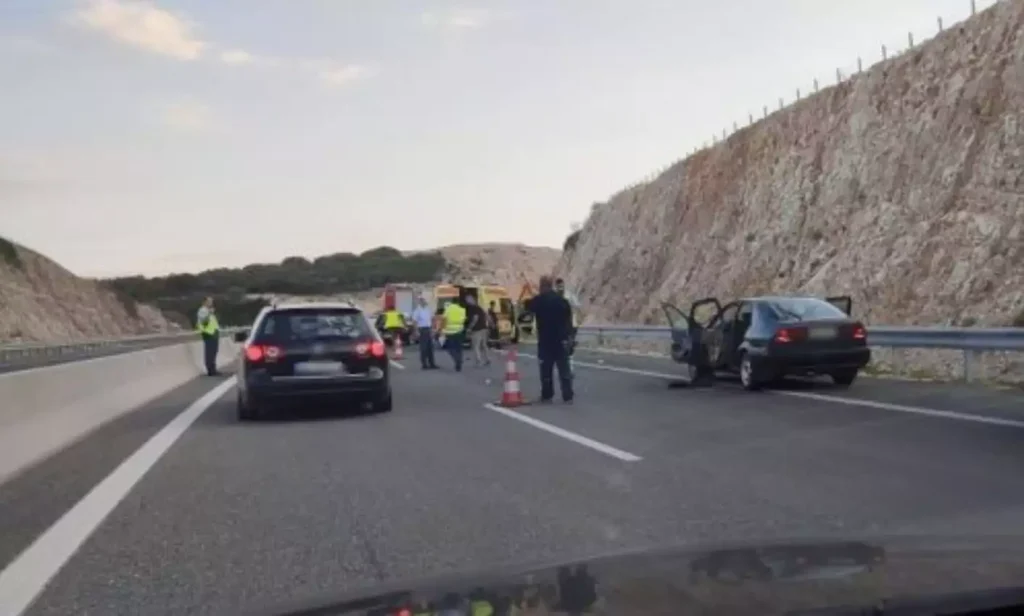 Τραγωδία στην Ιονία Οδό: Τροχαίο με δυο νεκρούς – ΙΧ παρέσυρε ζευγάρι μπροστά στα παιδιά τους