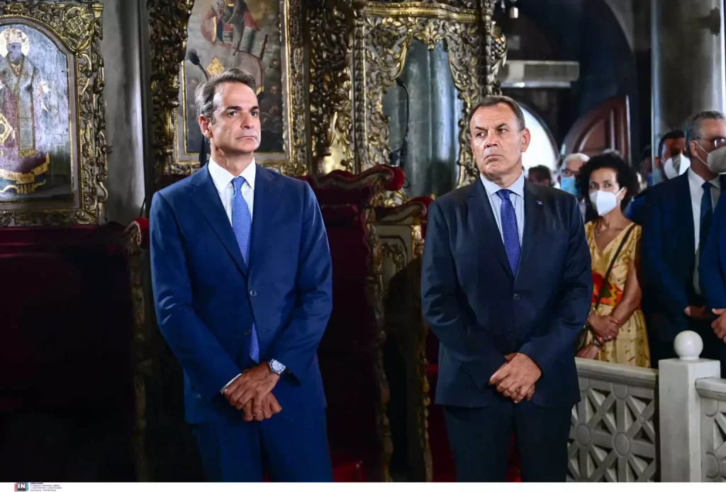 Κυριάκος Μητσοτάκης: Ρίψη στεφάνου στον υγρό τάφο της «Έλλης»