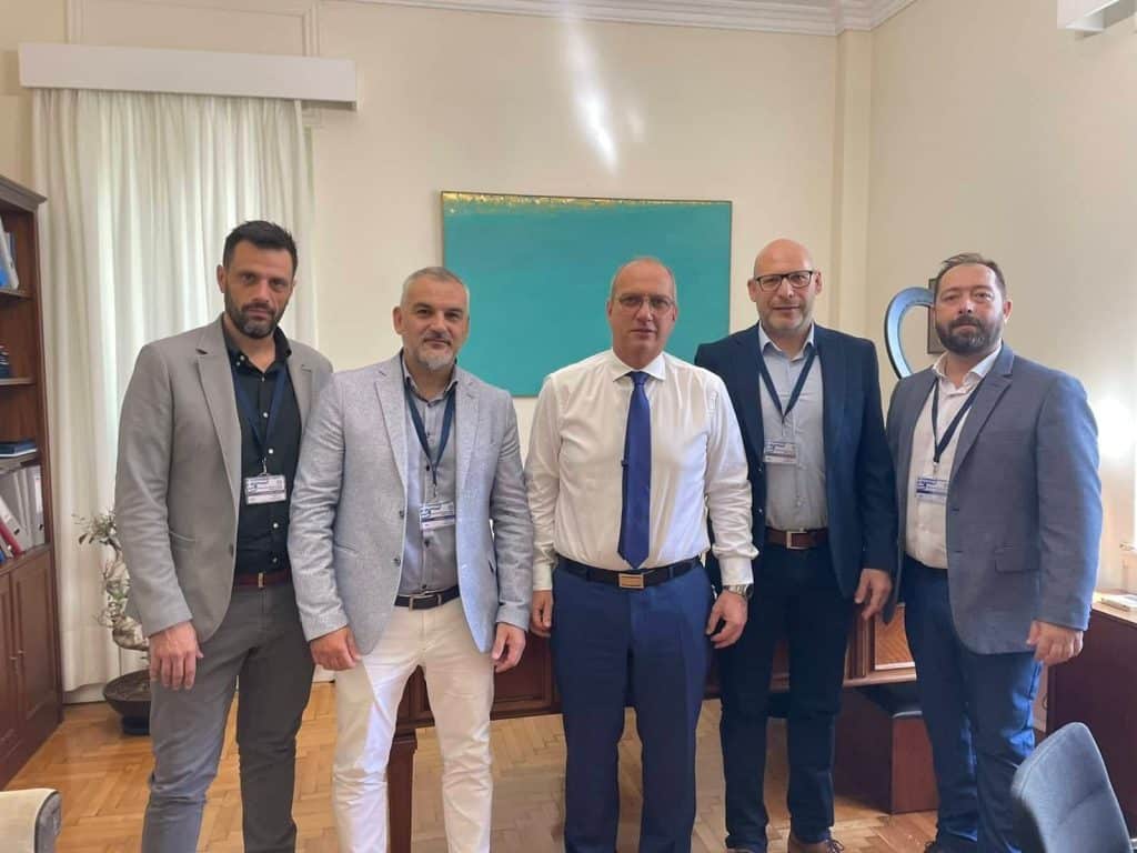 Με τον Κυβερνητικό Εκπρόσωπο Γιάννη Οικονόμου συναντήθηκε το ΔΣ του Εμπορικού Συλλόγου Λαμίας