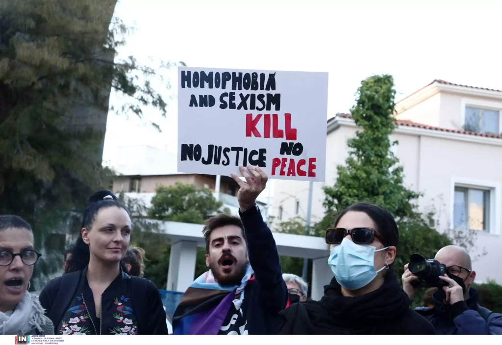 Ένταση έξω από την πρεσβεία του Ιράν στην Αθήνα με αφορμή τον θάνατο της Μαχσά Αμινί Ένταση έξω από την πρεσβεία του Ιράν στην Αθήνα με αφορμή τον θάνατο της Μαχσά Αμινί