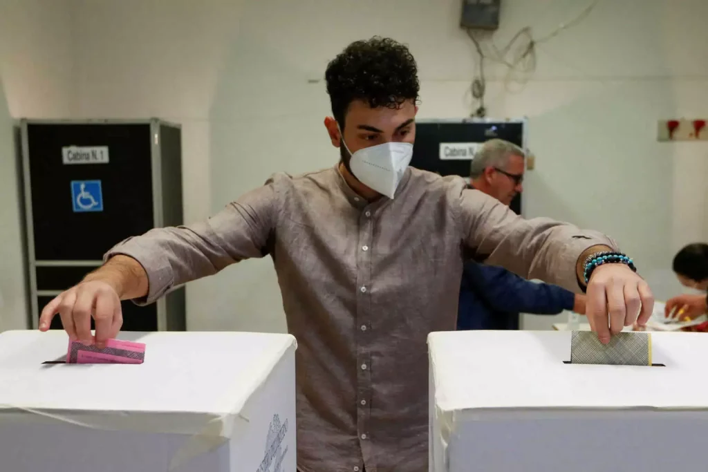 Εκλογές στην Ιταλία: Στη Σαρδηνία το χαμηλότερο ποσοστό συμμετοχής – Αυτοσχέδια κάλπη στη Ρώμη Εκλογές στην Ιταλία: Στη Σαρδηνία το χαμηλότερο ποσοστό συμμετοχής – Αυτοσχέδια κάλπη στη Ρώμη