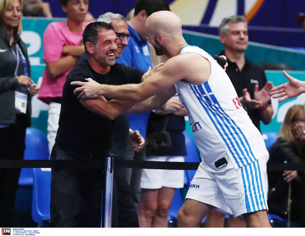 Γιώργος Καραγκούνης για την Εθνική Ελλάδας μπάσκετ: «Όταν κερδίζει η Ελλαδάρα είμαστε όλοι χαρούμενοι» Γιώργος Καραγκούνης για την Εθνική Ελλάδας μπάσκετ: «Όταν κερδίζει η Ελλαδάρα είμαστε όλοι χαρούμενοι»