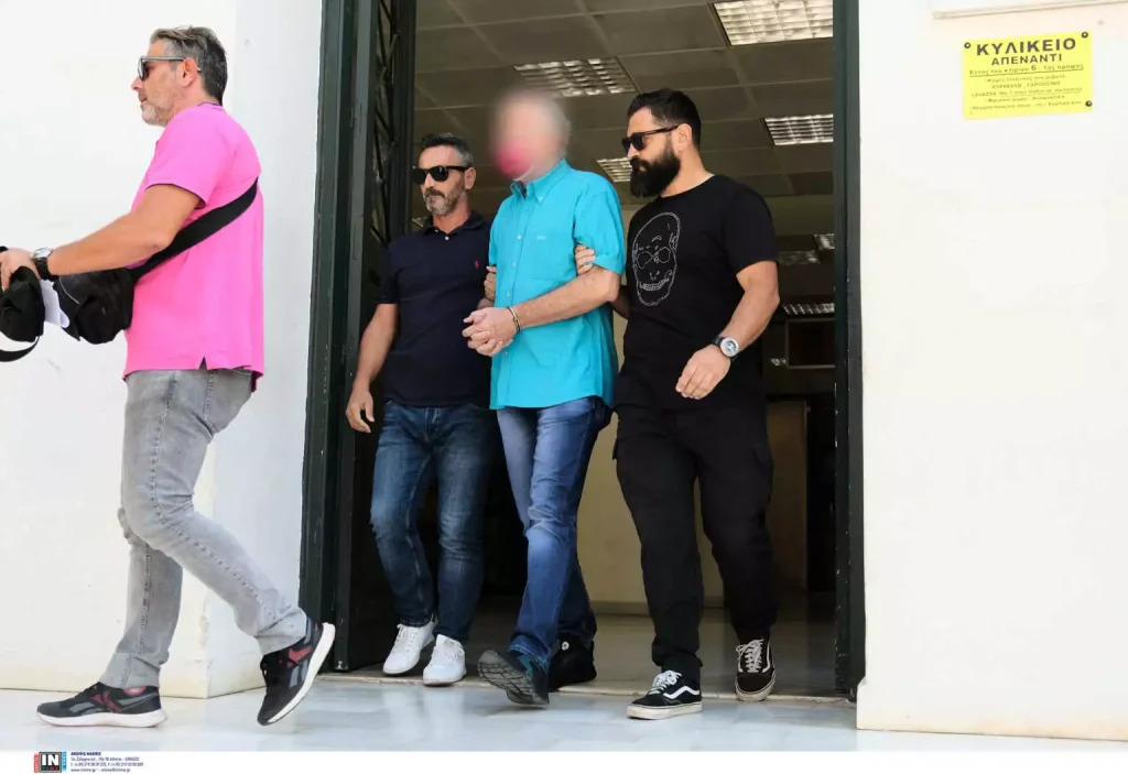 Προφυλακιστέος ο παρουσιαστής τηλεμάρκετινγκ που κατηγορείται για πορνογραφία ανηλίκων Προφυλακιστέος ο παρουσιαστής τηλεμάρκετινγκ που κατηγορείται για πορνογραφία ανηλίκων