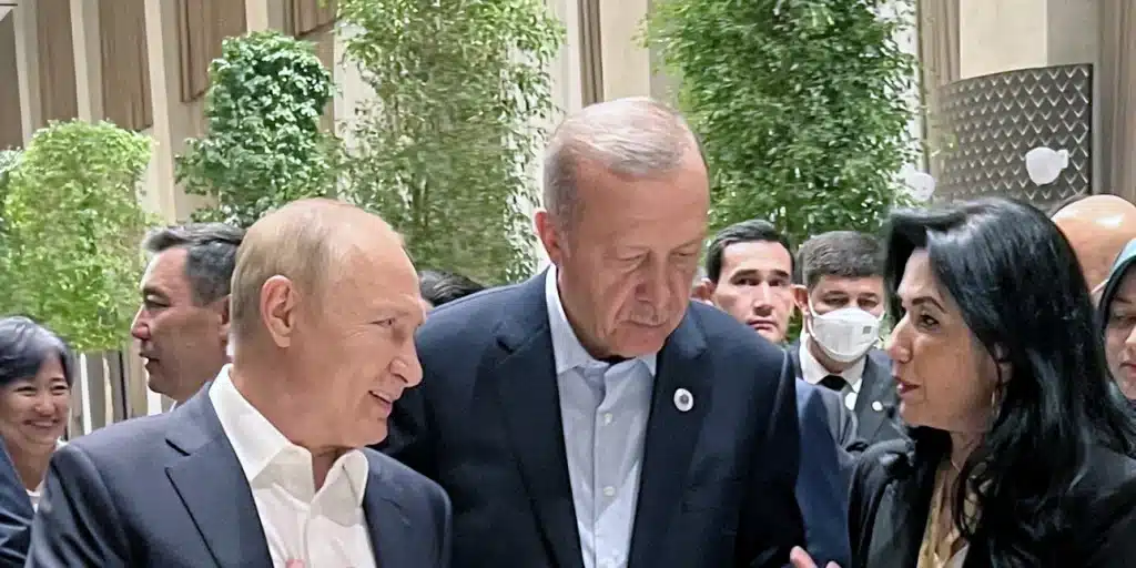Αγκαζέ Πούτιν-Ερντογάν στο Ουζμπεκιστάν, μετά τα γέλια πάνω από ένα τραπέζι με μεζέδες