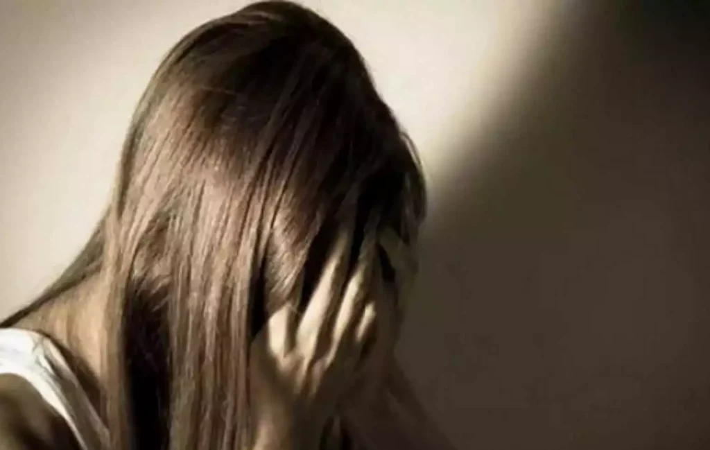 Καταγγελία 16χρονης για ομαδικό βιασμό – Ξύπνησε βλέποντας 4 προφυλακτικά στο πάτωμα