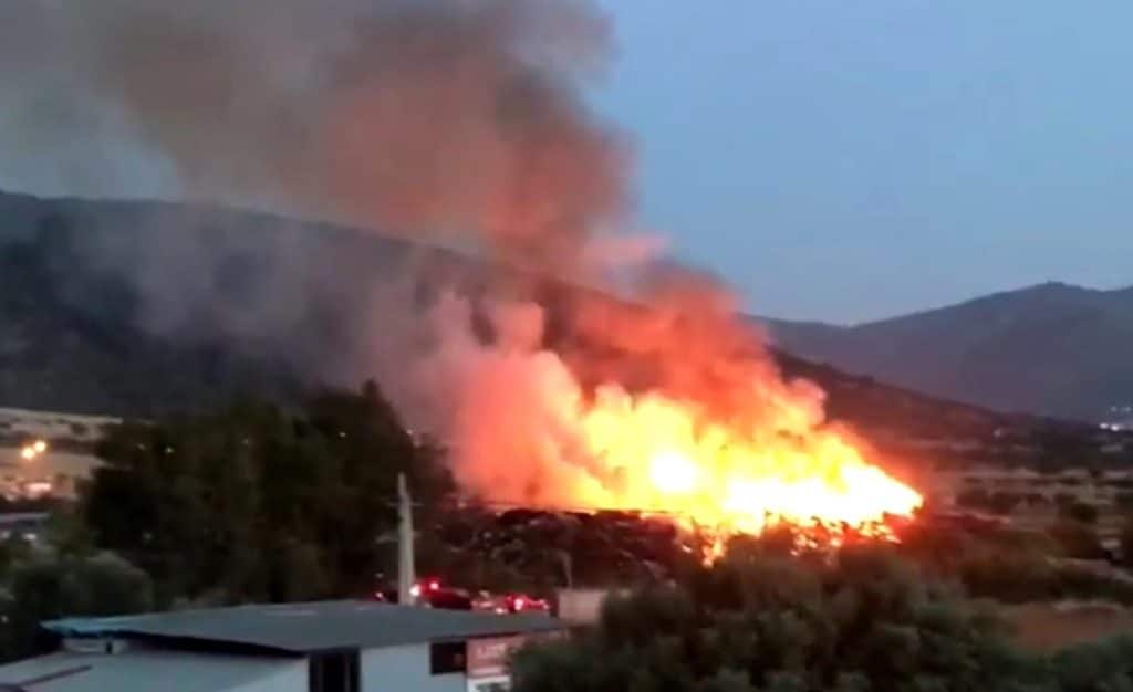 Φωτιά σε εξέλιξη στο Μαρκόπουλο Φωτιά σε εξέλιξη στο Μαρκόπουλο