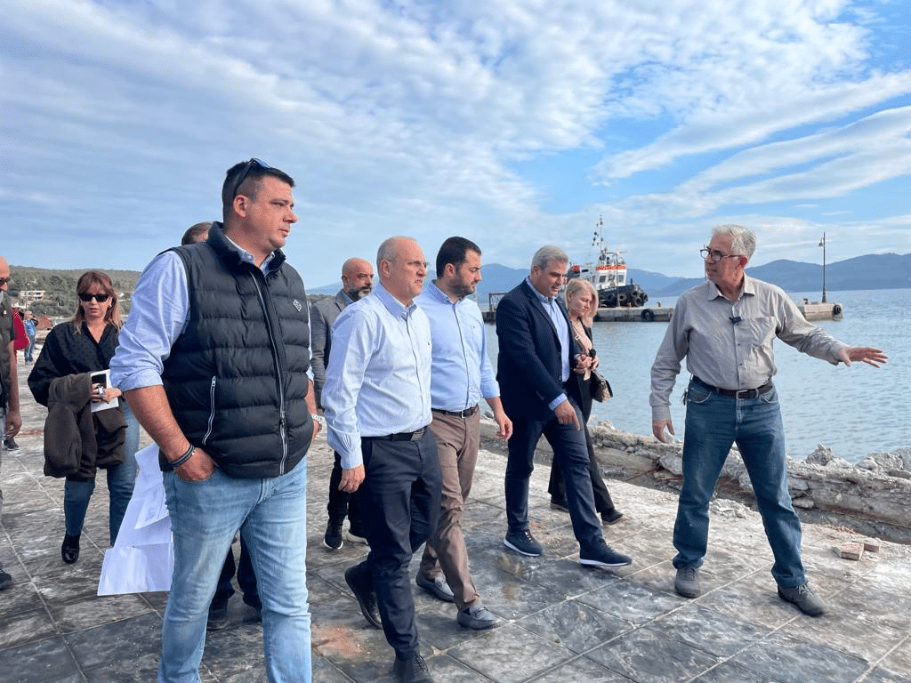 Γ. Οικονόμου σε Γλύφα και Αχλάδι: Ξεκίνησαν οι εργασίες επέκτασης των αλιευτικών καταφυγίων. Γ. Οικονόμου σε Γλύφα και Αχλάδι: Ξεκίνησαν οι εργασίες επέκτασης των αλιευτικών καταφυγίων.