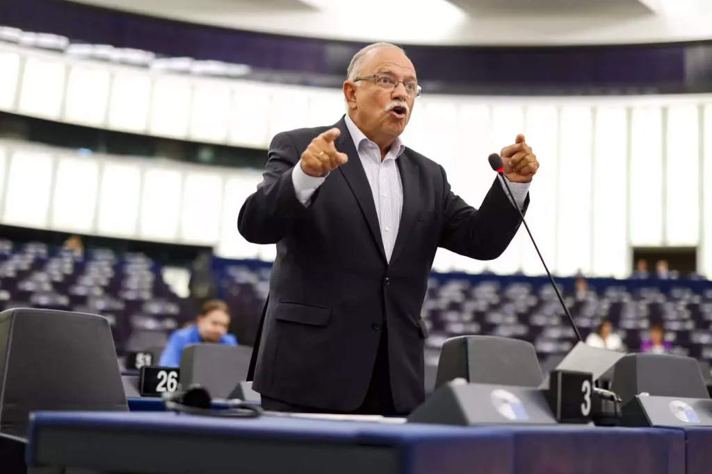 Ο Δημήτρης Παπαδημούλης επιμένει για την έρευνα για τις υποκλοπές – Πρόεδρος PEGA: Σβήσε το tweet και ζήτα συγγνώμη