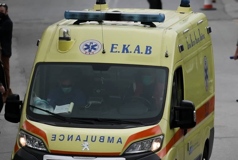 Τραγωδία στη Λαμία :Τον καταπλάκωσε το αυτοκίνητο που επισκεύαζε. Τραγωδία στη Λαμία :Τον καταπλάκωσε το αυτοκίνητο που επισκεύαζε.