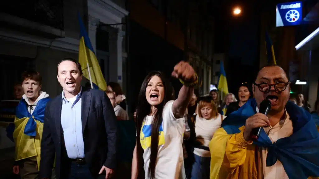 Ρουσλάνα: Στην αντιπολεμική συγκέντρωση Ουκρανών στην πλατεία Συντάγματος η τραγουδίστρια Ρουσλάνα: Στην αντιπολεμική συγκέντρωση Ουκρανών στην πλατεία Συντάγματος η τραγουδίστρια