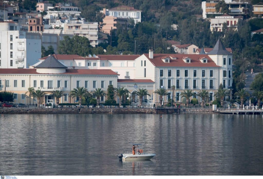 Σεισμός στην Εύβοια: Ζημιές σε σπίτια – «Φοβηθήκαμε πάρα πολύ, έπεφταν αντικείμενα» λένε οι κάτοικοι Σεισμός στην Εύβοια: Ζημιές σε σπίτια – «Φοβηθήκαμε πάρα πολύ, έπεφταν αντικείμενα» λένε οι κάτοικοι