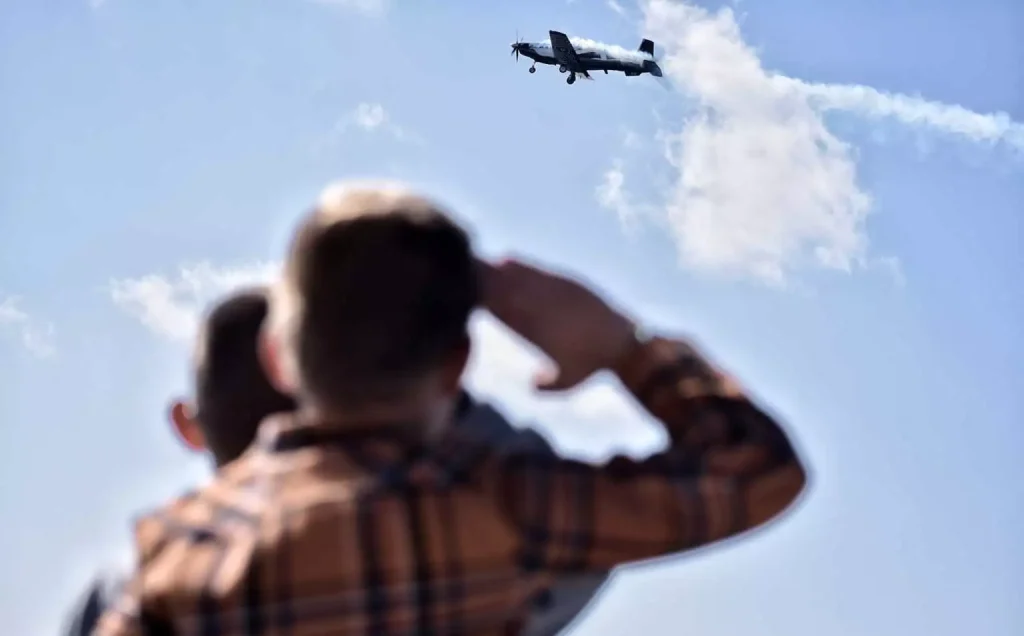 Στρατηγός Κωνσταντίνος Φλώρος για αεροπορικές επιδείξεις στον Φλοίσβο: «Οι ουρανοί είναι δικοί μας» Στρατηγός Κωνσταντίνος Φλώρος για αεροπορικές επιδείξεις στον Φλοίσβο: «Οι ουρανοί είναι δικοί μας»