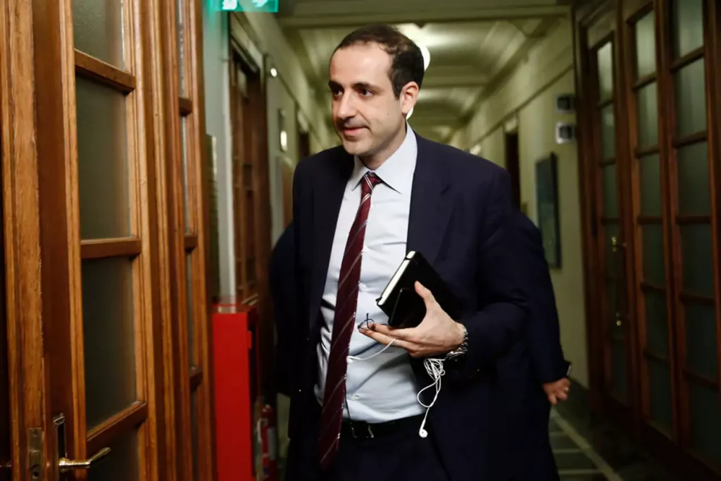 Παρακολουθήσεις: Απάντησε σε όλα ο Δημητριάδης στην επιτροπή θεσμών λέει η ΝΔ – Βίαιη προσαγωγή των μαρτύρων ζήτησε η αντιπολίτευση