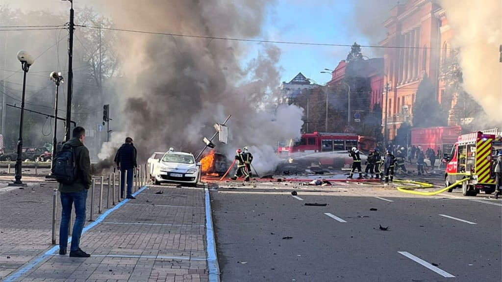 Ουκρανία: Πολλαπλές εκρήξεις στο Κίεβο – Ένας νεκρός, ανησυχία για τις ενεργειακές υποδομές