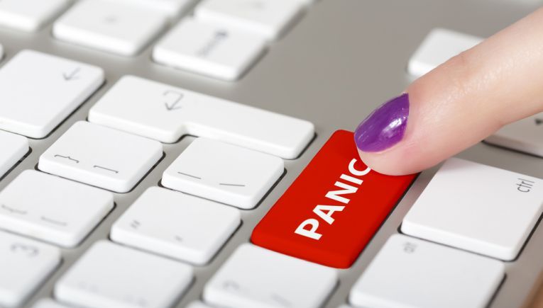 «Panic button»: Πώς θα λειτουργεί και πώς θα προστατεύει τις κακοποιημένες γυναίκες – Διευκρινίσεις από τη Μαρία Συρεγγέλα «Panic button»: Πώς θα λειτουργεί και πώς θα προστατεύει τις κακοποιημένες γυναίκες – Διευκρινίσεις από τη Μαρία Συρεγγέλα
