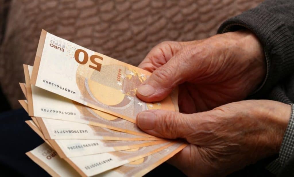 Συντάξεις: Έκτακτο επίδομα συνταξιούχων 250 ευρώ πριν τα Χριστούγεννα