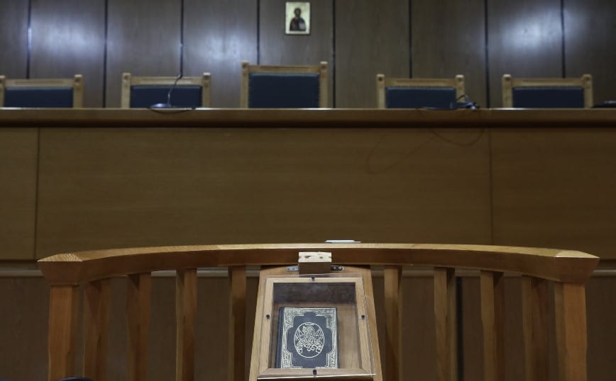 Φθιώτιδα: Βαριά «καμπάνα» σε συνταξιούχο δικηγόρο για σεξουαλική κακοποίηση ανήλικης Φθιώτιδα: Βαριά «καμπάνα» σε συνταξιούχο δικηγόρο για σεξουαλική κακοποίηση ανήλικης