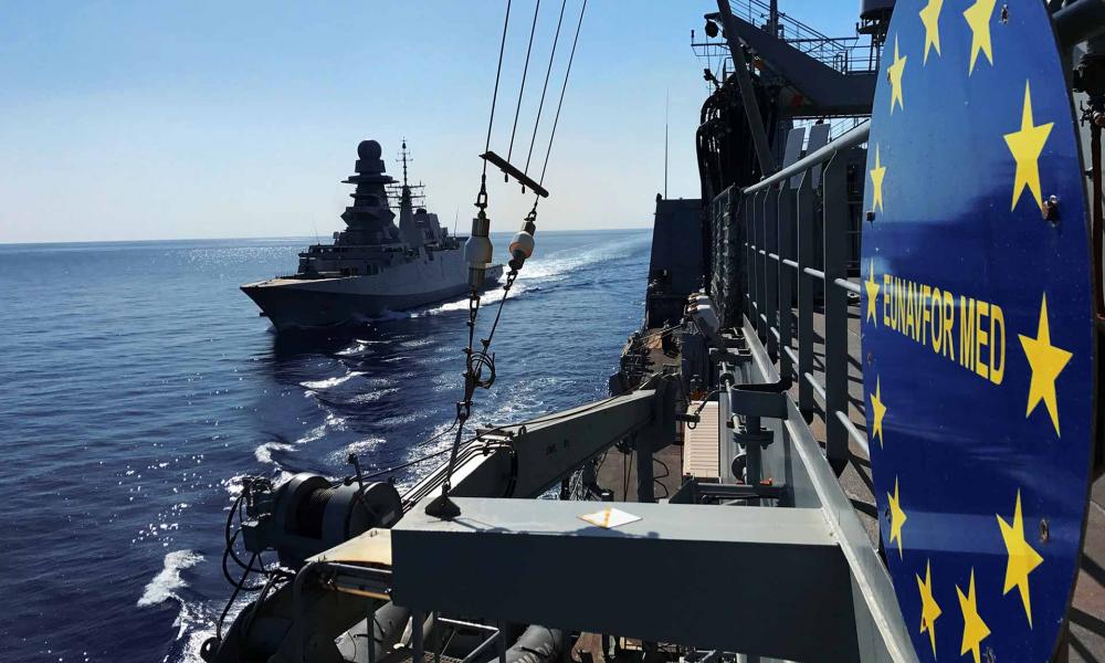 Επιχείρηση Ειρήνη: Ρεσάλτο Ελλήνων βατραχανθρώπων του ΠΝ σε ύποπτα πλοία ανοιχτά της Λιβύης Επιχείρηση Ειρήνη: Ρεσάλτο Ελλήνων βατραχανθρώπων του ΠΝ σε ύποπτα πλοία ανοιχτά της Λιβύης