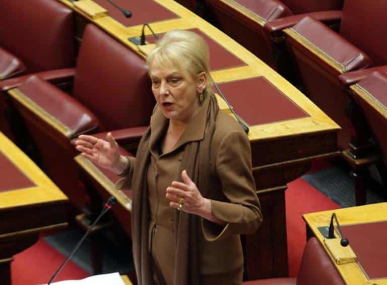 Βουλή: Ένταση με την Πιπιλή που έφθασε στα έδρανα του ΣΥΡΙΖΑ Βουλή: Ένταση με την Πιπιλή που έφθασε στα έδρανα του ΣΥΡΙΖΑ