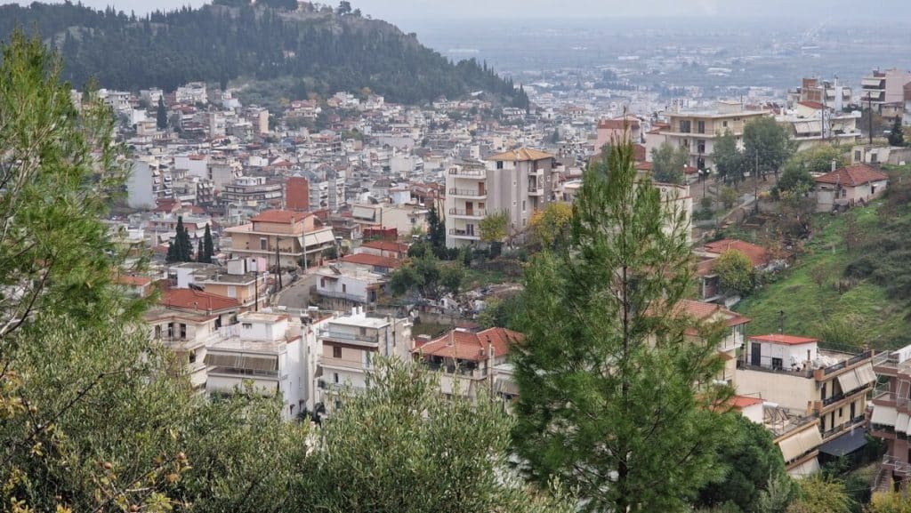 Λαμία: Σώθηκε από πλειστηριασμό σπίτι οικογένειας με 2 μικρά παιδιά. (video)