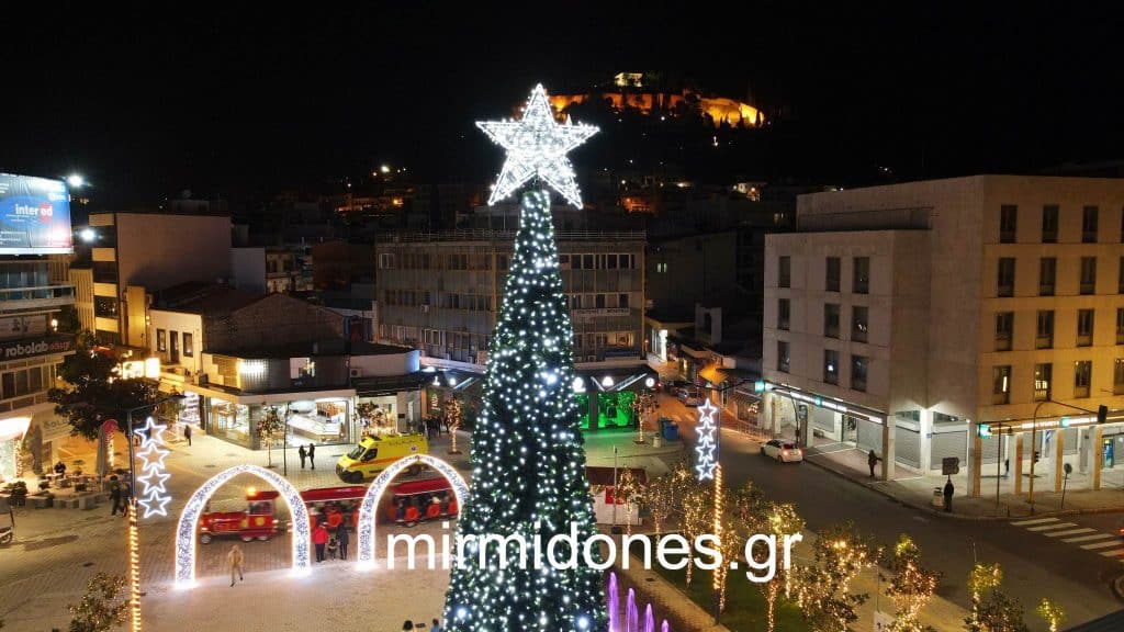 Λάμια: Απολαύστε την στολισμένη Πλατεία Πάρκου από ψηλά(video )