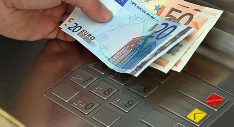 Τράπεζες: Ποιες προμήθειες μπαίνουν στην… «λαιμητόμο» Τράπεζες: Ποιες προμήθειες μπαίνουν στην… «λαιμητόμο»