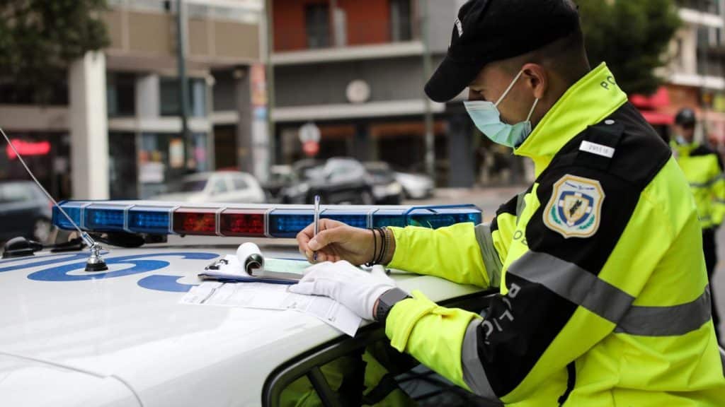 Λαμία: Τον σταμάτησαν για υπερβολική ταχύτητα και ξεκίνησε επεισόδιο