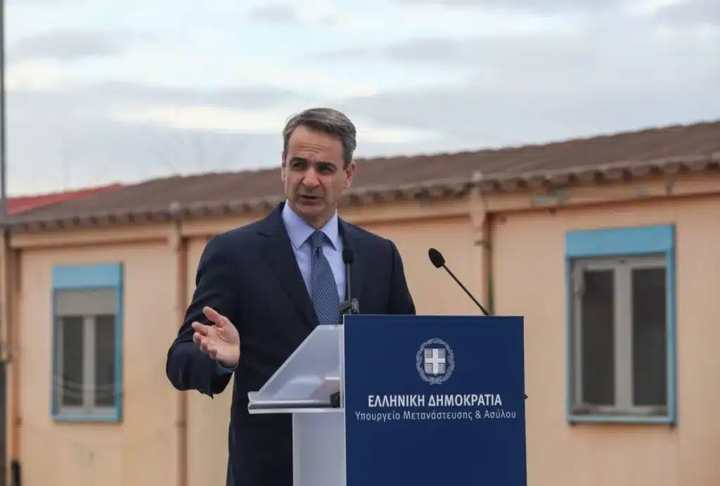 Μητσοτάκης από Ελαιώνα: Η χώρα απαλλάσσεται από μεταναστευτικές δομές του παρελθόντος