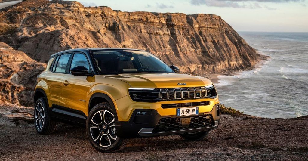 Οδηγούμε το Avenger, το πρώτο ηλεκτρικό μοντέλο της Jeep, εκτάκτως το Σάββατο 31 Δεκεμβρίου με την «Καθημερινή της Κυριακής»