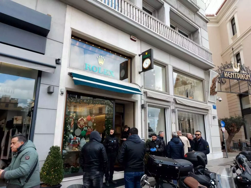 Μεγάλη ληστεία στο κατάστημα της Rolex στο κέντρο της Αθήνας – Πήραν 15 πανάκριβα ρολόγια
