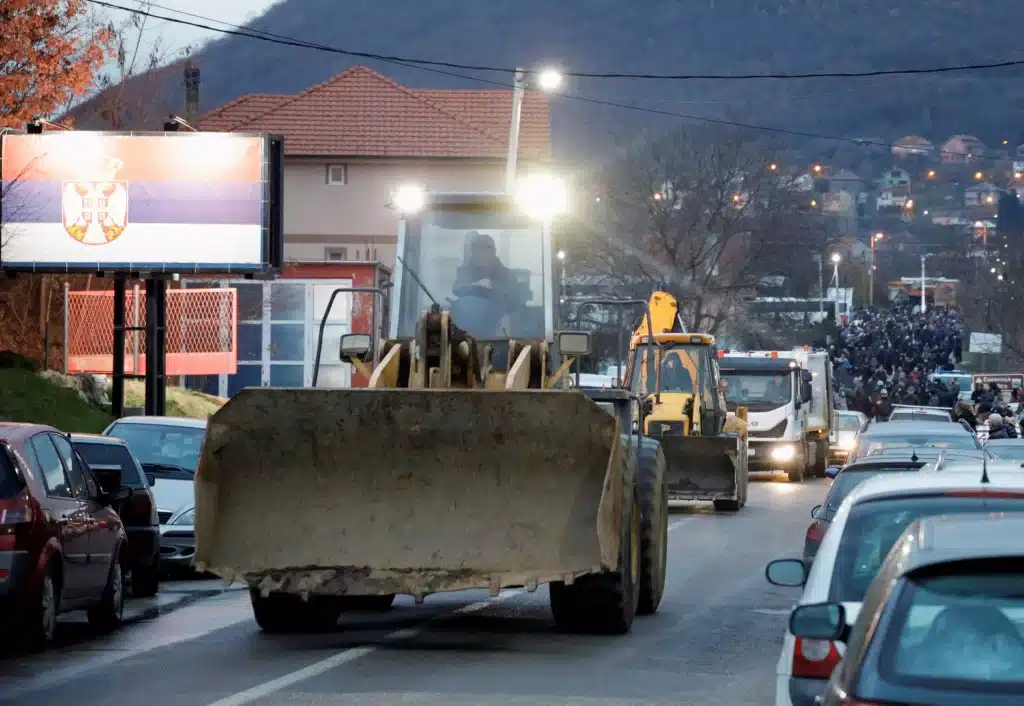 Σερβία -Κόσοβο: Επιστρέφει η ηρεμία -Αποσύρθηκαν τα οδοφράγματα, άνοιξαν οι συνοριακές διαβάσεις Σερβία -Κόσοβο: Επιστρέφει η ηρεμία -Αποσύρθηκαν τα οδοφράγματα, άνοιξαν οι συνοριακές διαβάσεις