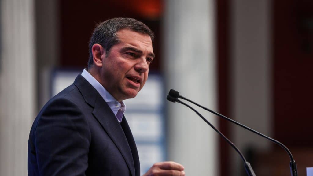 Τσίπρας στη Βουλή: Φτιάχνουν ιδιωτικό ΕΣΥ όπου αν έχεις κομπόδεμα θα σωθείς Τσίπρας στη Βουλή: Φτιάχνουν ιδιωτικό ΕΣΥ όπου αν έχεις κομπόδεμα θα σωθείς