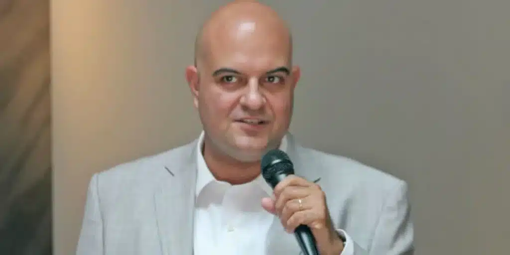 Πώς ο «Μάξιμος Σαράφης» εξαπάτησε γνωστή ξενοδόχο των Αθηνών -Έτσι τους έπαιρνε τα χρήματα. Πώς ο «Μάξιμος Σαράφης» εξαπάτησε γνωστή ξενοδόχο των Αθηνών -Έτσι τους έπαιρνε τα χρήματα.