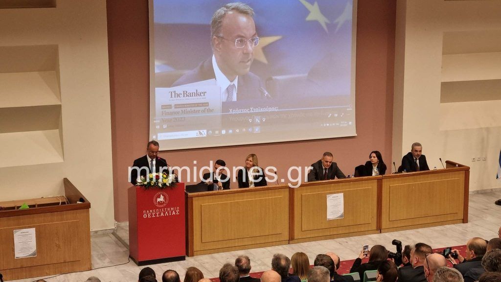 Λαμία: Τίμησαν τον Χρήστο Σταϊκούρα . Λαμία: Τίμησαν τον Χρήστο Σταϊκούρα .