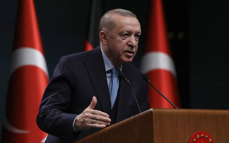 Politico: Ο Ερντογάν σχεδιάζει πολέμους και διώξεις για να σώσει το τομάρι του Politico: Ο Ερντογάν σχεδιάζει πολέμους και διώξεις για να σώσει το τομάρι του