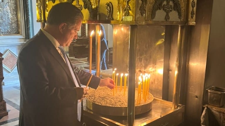 Ο Άδωνις Γεωργιάδης άναψε πραγματικά κερί, μετά το τροχαίο που είχε . Ο Άδωνις Γεωργιάδης άναψε πραγματικά κερί, μετά το τροχαίο που είχε .