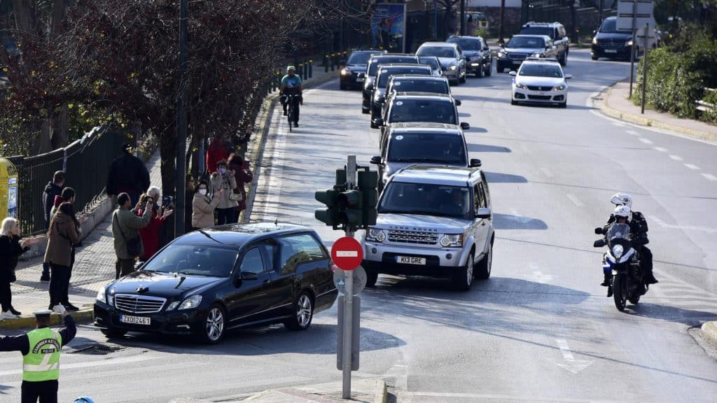 Με αυτό το αυτοκίνητο μετακινείται η πρώην βασιλική οικογένεια στην Ελλάδα -Τι συμβολίζουν οι πινακίδες κυκλοφορίας